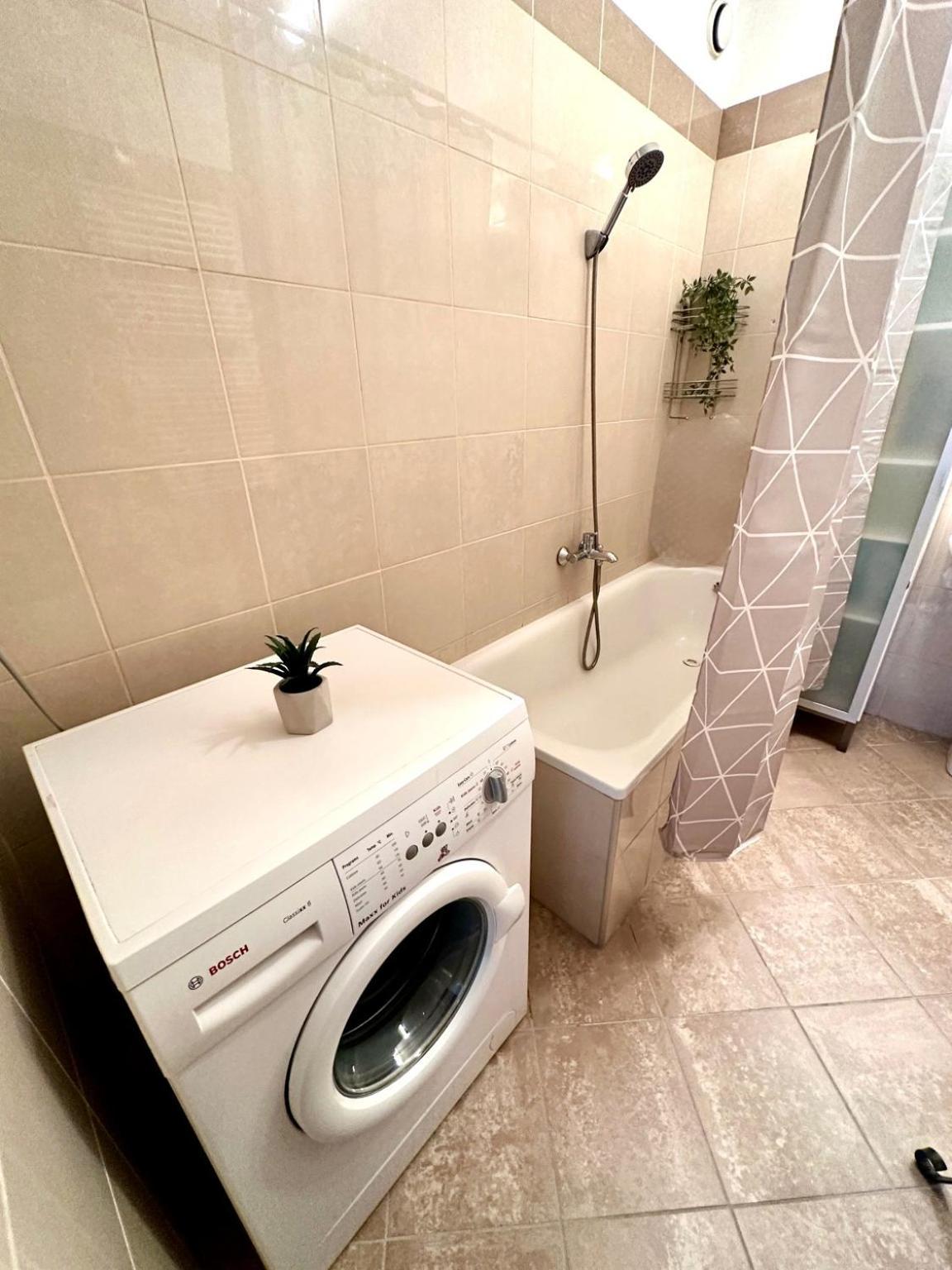 City Center Apartment With Balcony Budapeşte Dış mekan fotoğraf
